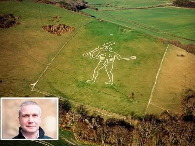 英国多塞特郡塞那阿巴斯山坡白垩岩巨型裸体人像雕刻起源之谜有望破解