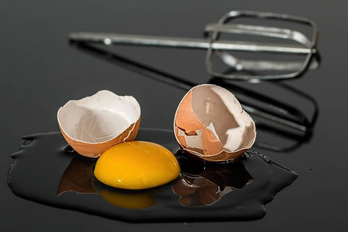 研究发现吃鸡蛋过多或过少均不利于心血管健康 每周吃3-6个为宜