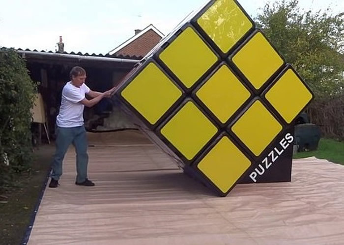 英国著名解题能手Tony Fisher打造出世界最大扭计骰 再打破吉尼斯世界纪录