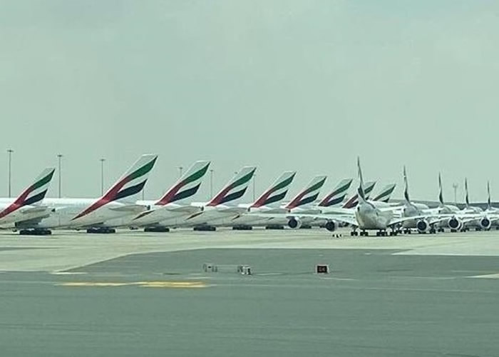 迪拜机场也暂停一条跑道的运行，只为能塞下更多飞机停泊。