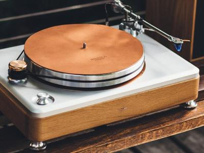 美国奢侈品牌Shinola与音响专业公司合作推出首款豪华级复古唱盘RUNWELL