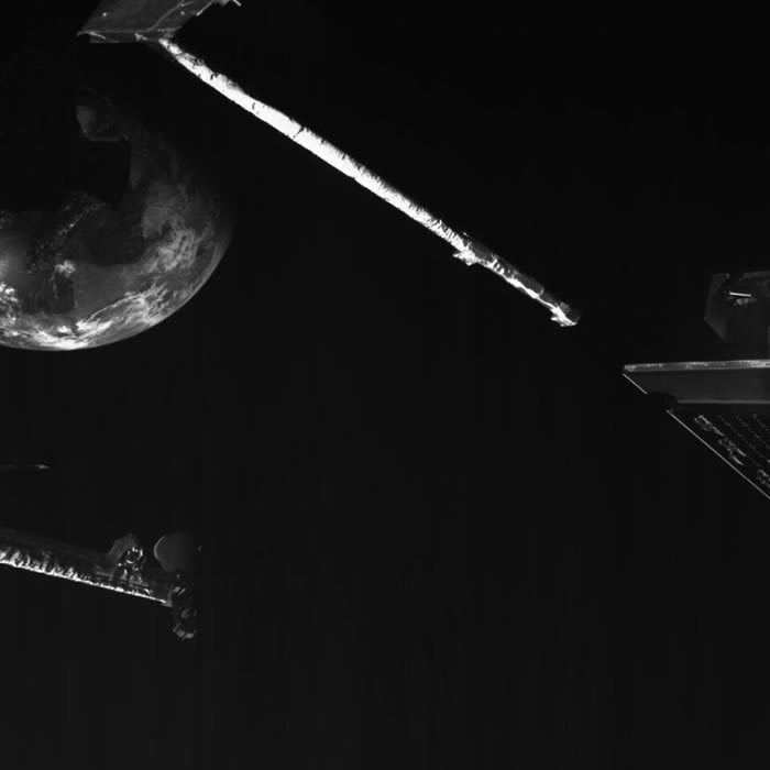 水星探测器BepiColombo拍下地球倩影