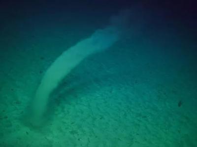 澳大利亚昆士兰州附近深海发现神秘“海底龙卷风”
