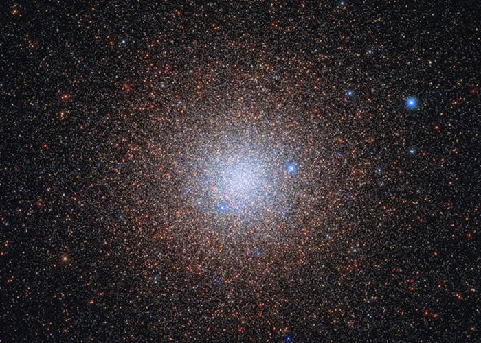 NASA发布由哈勃太空望远镜拍摄的球状星团NGC 6441照片 画面壮丽唯美