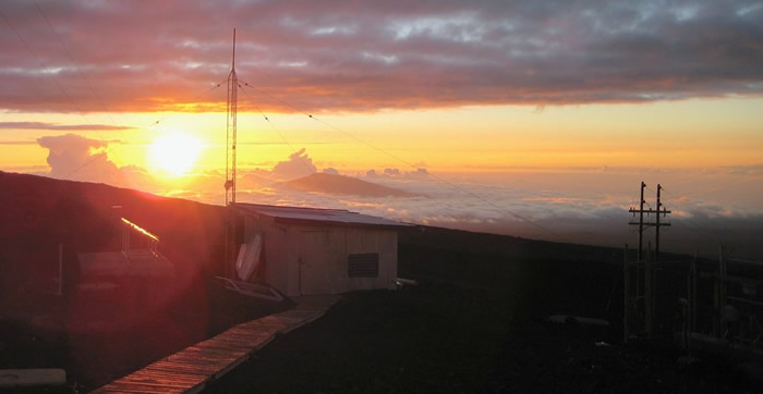 夏威夷莫纳罗天文台。 图片来源：LTCDR Eric Johnson， NOAA Corps.