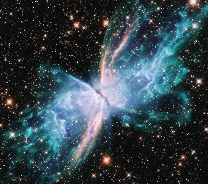 哈勃太空望远镜拍摄两个行星状星云NGC 6302和NGC 7027