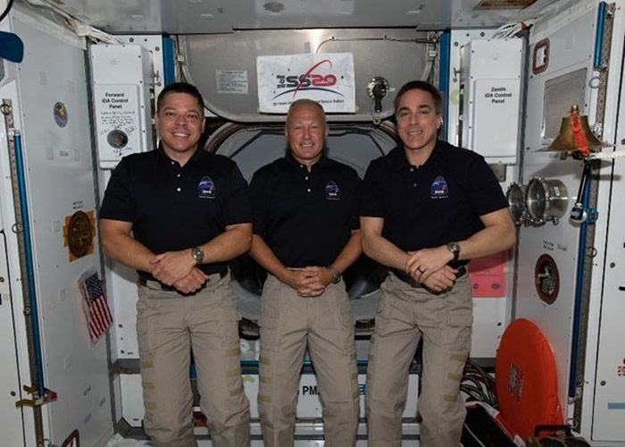 NASA宇航员在国际空间站上观日环食度父亲节