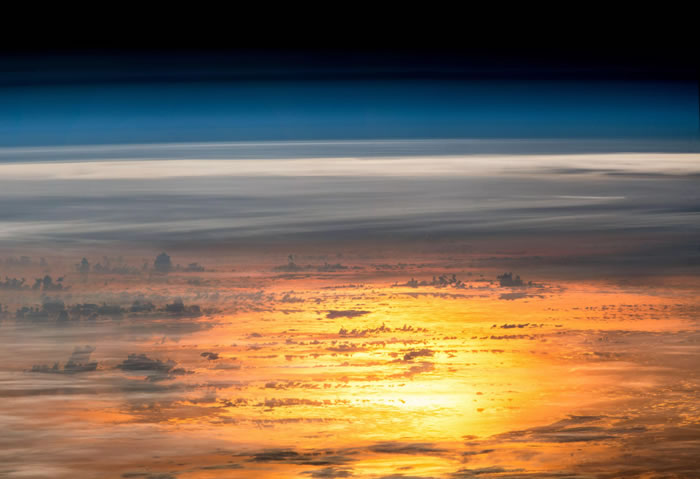 NASA行星科学家Geronimo Villanueva通过全新模拟揭示太阳系其他行星的日落之美