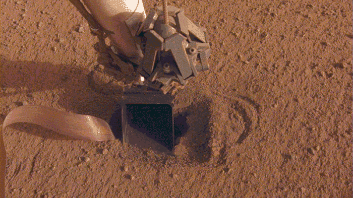 NASA的火星洞察号探测器铲子变通方法为“鼹鼠”的成功带来希望