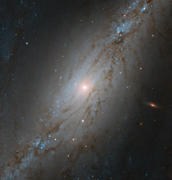 星系NGC 7513目前正以大约1564km/h的速度离我们而去