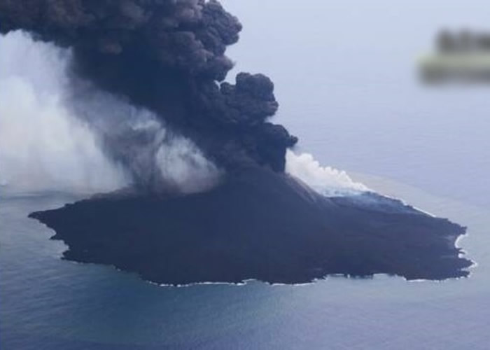 日本小笠原群岛西之岛活火山喷发 烟柱高达4700米创纪录