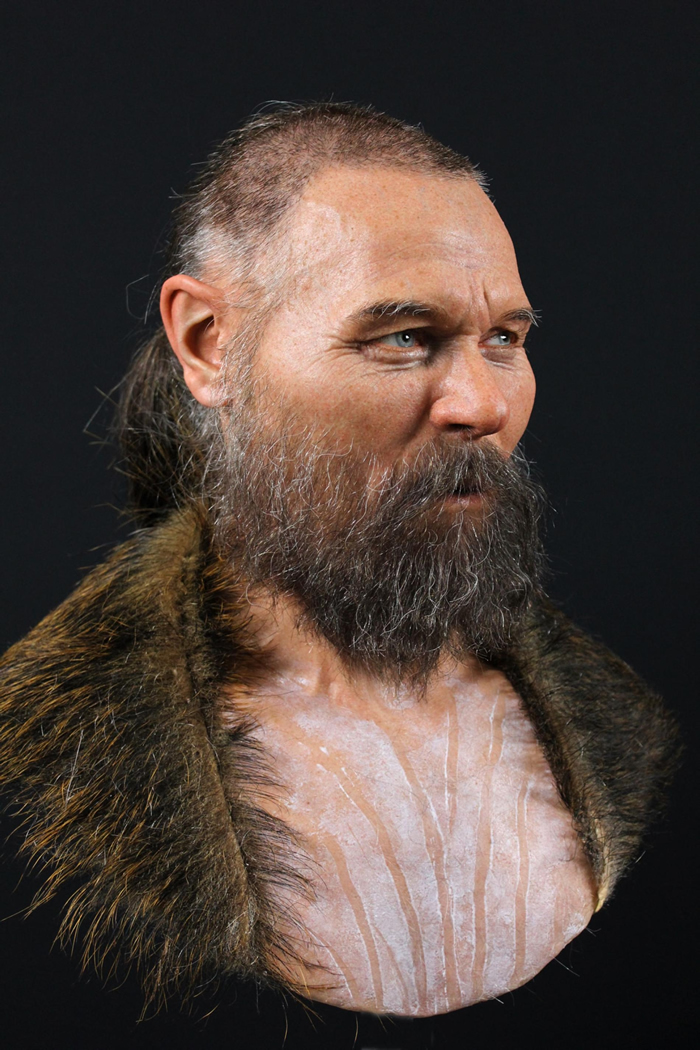 用来重建这名男子面貌的不完整颅骨和其他的人类头盖骨与动物颔骨一起出土，它们于公元前6000年左右被摆放在瑞典一座湖中。 制作重建模型的艺术家为这名男子选了一件由