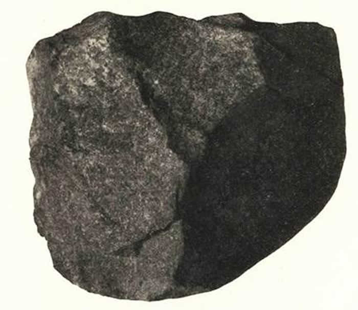 1920年6月4日在甘肃庆阳幸家沟黄土层发现的石英岩石核