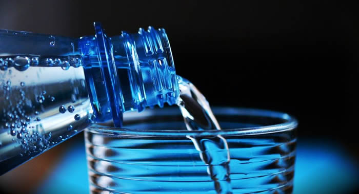 肿瘤学家叶莲娜·斯密尔诺娃介绍喝水对肠道的好处