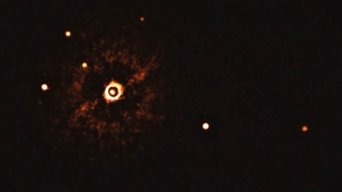 天文学家拍摄到类太阳恒星TYC 8998-760-1周围多行星系统的首张照片