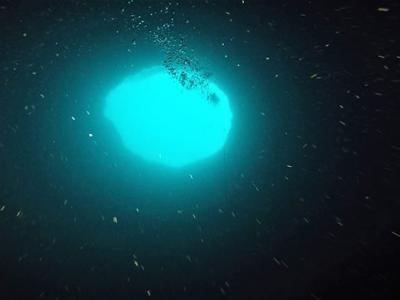 研究人员正着手探索海洋最大的奥秘之一：被称为“蓝洞”的海底天坑