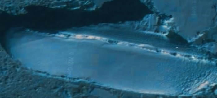 诺亚方舟？谷歌地球发现南极有一艘倾覆的“冰船”