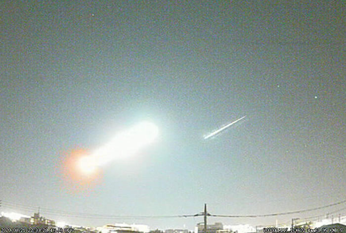 8月21日晚明亮火球划过日本东京和关东地区天际