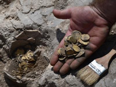 以色列西部城市亚夫内地下出土逾400枚千年金币 远溯9世纪阿拉伯帝国