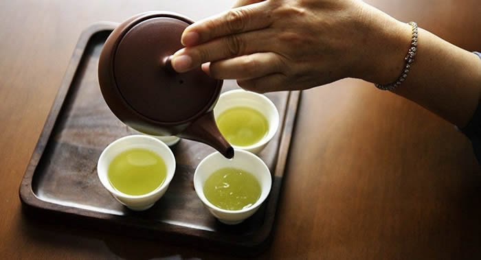 俄罗斯专家列出可以延长青春的食品：每天喝2-3杯绿茶