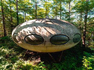日本深山丛林内出现废弃UFO？芬兰设计师Matti Suuronen所创作“FUTURO”