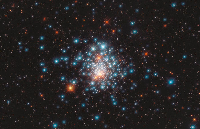 NASA哈勃太空望远镜拍摄的球状星团NGC 1805