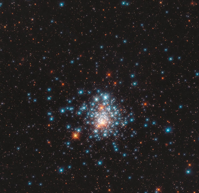 NASA哈勃太空望远镜拍摄的球状星团NGC 1805