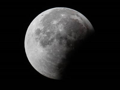 美国太空总署（NASA）寻找有意收集月球表面岩石和泥土的私人企业