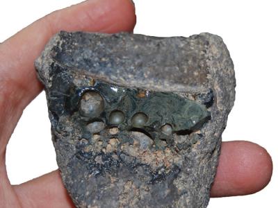 伊朗南部的查哈克村研究发现1000年前人类已经掌握不锈钢技术