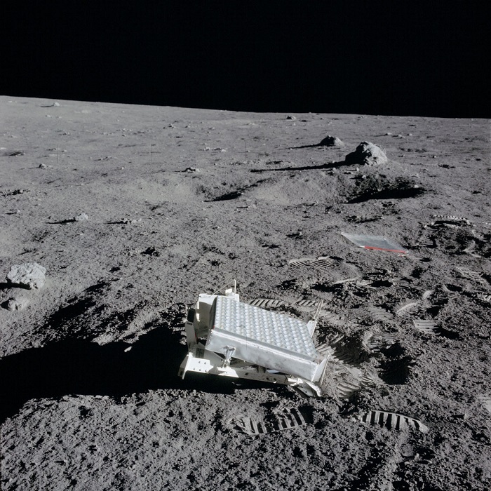 阿波罗14号宇航员布置在月面上的仪器（1971年2月5日拍摄）