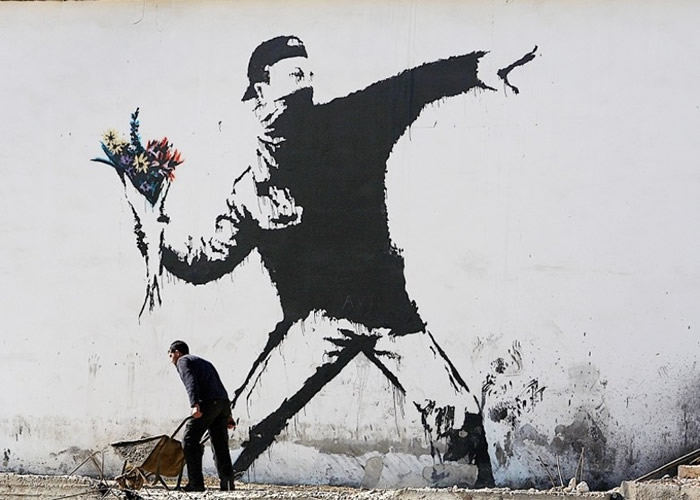 Banksy为《抛花者》（图）申请的欧盟商标曾遭全彩黑挑战。