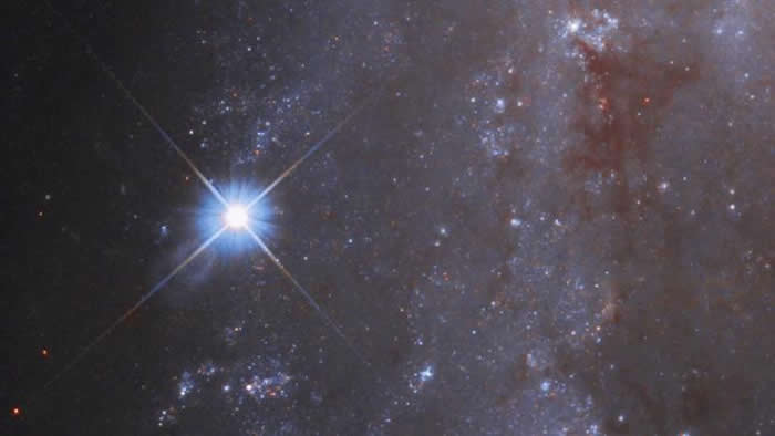 船尾座NGC 2525棒旋星系中的超新星SN 2018gv