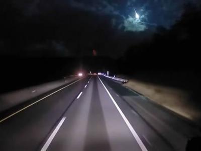 美国的行车记录仪拍摄到夜空中神秘闪光 可能是一颗火流星