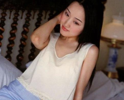 杨钰莹裸照艳照是真的么 网曝女星杨钰莹被很多人睡过