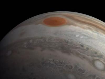 美国宇航局（NASA）发布朱诺号航天器以时速13万英里速度近距离飞掠木星视频