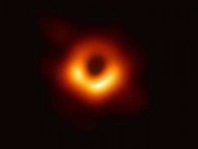 人类天文史上首张黑洞图片再次验证物理学家爱因斯坦广义相对论的预测