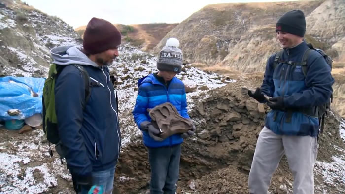 加拿大12岁男孩到艾伯塔恶地远足时发现6900万年前鸭嘴龙化石