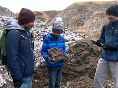 加拿大12岁男孩到艾伯塔恶地远足时发现6900万年前鸭嘴龙化石
