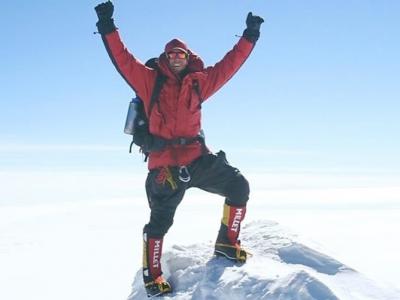 澳洲冒险家Daniel Bull花10年时间攀遍七大洲最高峰和最高火山