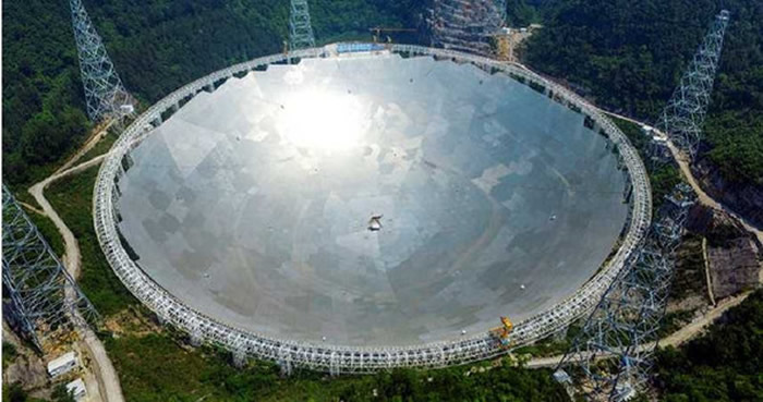 “中国天眼”捕捉到距离地球约30亿光年的神秘信号
