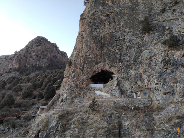 中国科学家在青藏高原白石崖溶洞遗址发现的丹尼索瓦人下颌骨成功提取到DNA