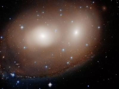 哈勃太空望远镜捕捉到两个正在碰撞的“大南瓜”星系NGC 2292和NGC 2293