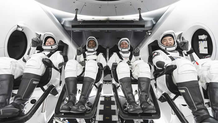 龙飞船将携带四名宇航员前往ISS执行为期六个月的科学任务