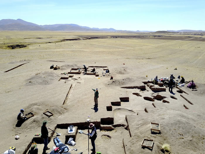 秘鲁安第斯山脉深坑中发现一具9000年前的女猎人遗骸