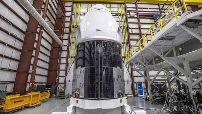 SpaceX的Crew Dragon太空舱“Resilience”正在准备发射