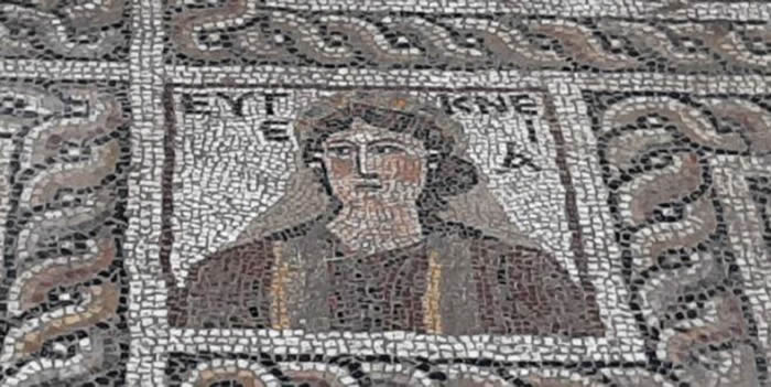 《自由每日新闻报》：土耳其的奥斯曼尼耶省考古发现“方块状的蒙娜丽莎”马赛克壁画