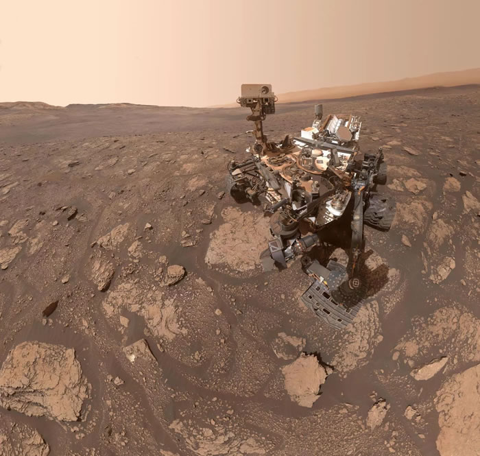 NASA好奇号探测器在火星岩石上钻了三个洞
