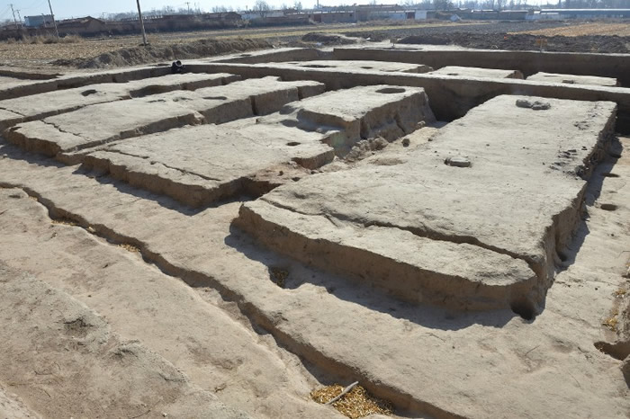 内蒙古呼和浩特市玉泉区沙梁子村发现2000年前西汉中晚期大型粮仓遗址