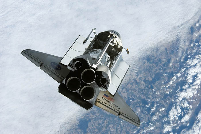 从国际空间站看到的正在执行STS-120任务的“发现号”航天飞机。
