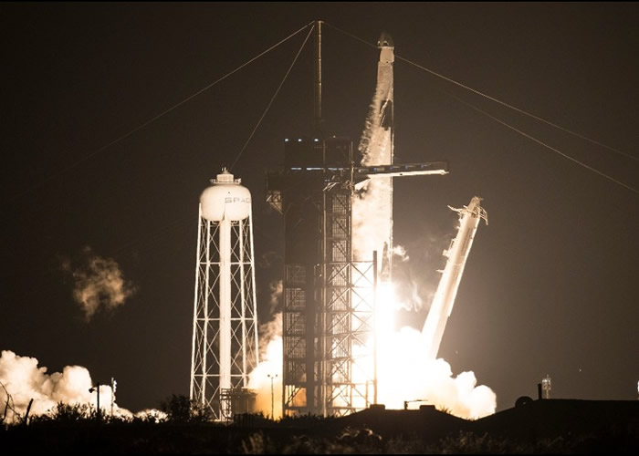 SpaceX和NASA首度合作的商业载人太空任务 “龙飞船”载4名宇航员到国际空间站